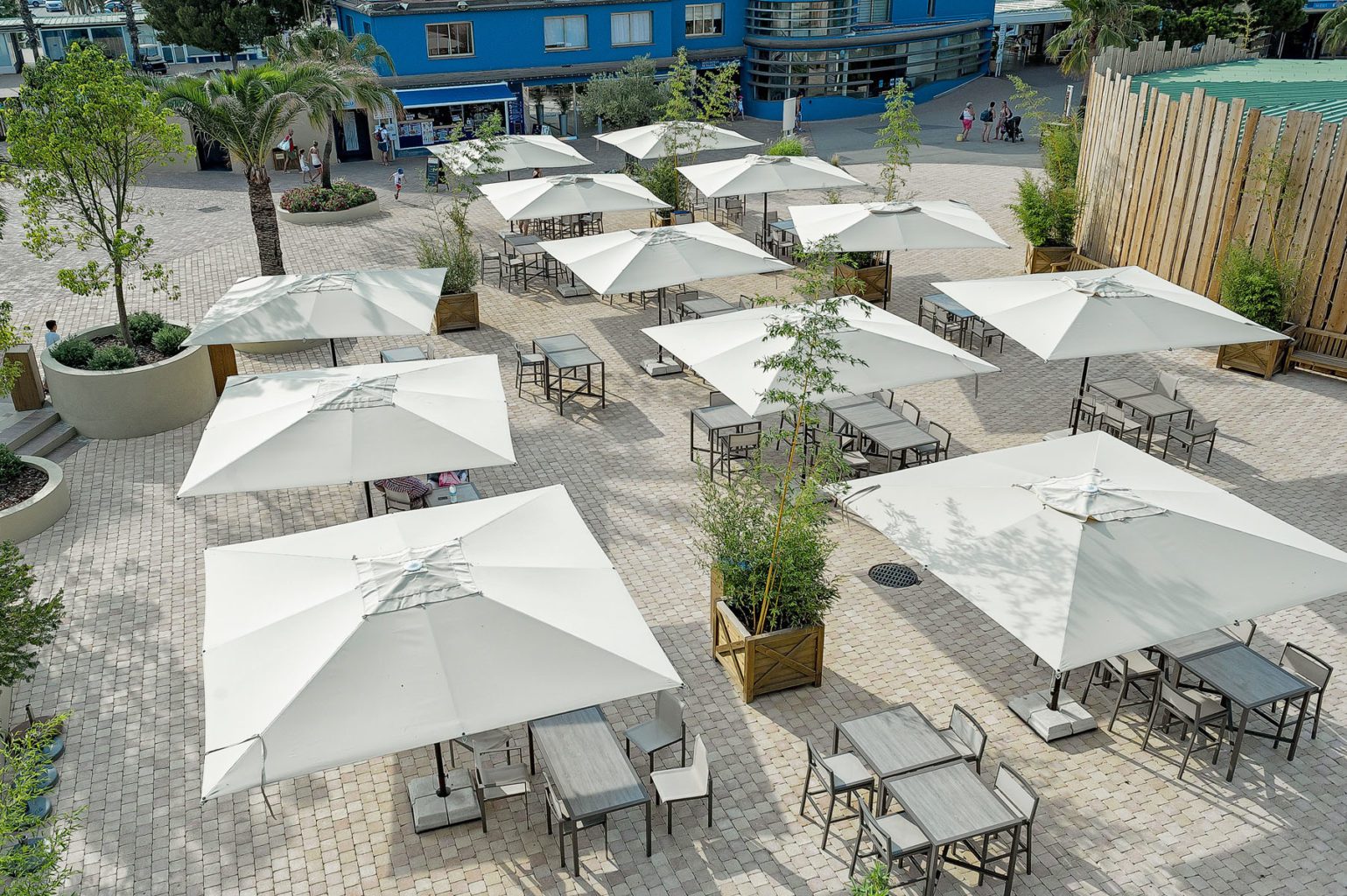 commercial restaurant patio umbrellas 4 one pole TheLAShop Umbrella 7ft 6-Rib for Boutique Hotels/Rooftop Bars grade outdoor shade. Primo Quad Offset Umbrellas