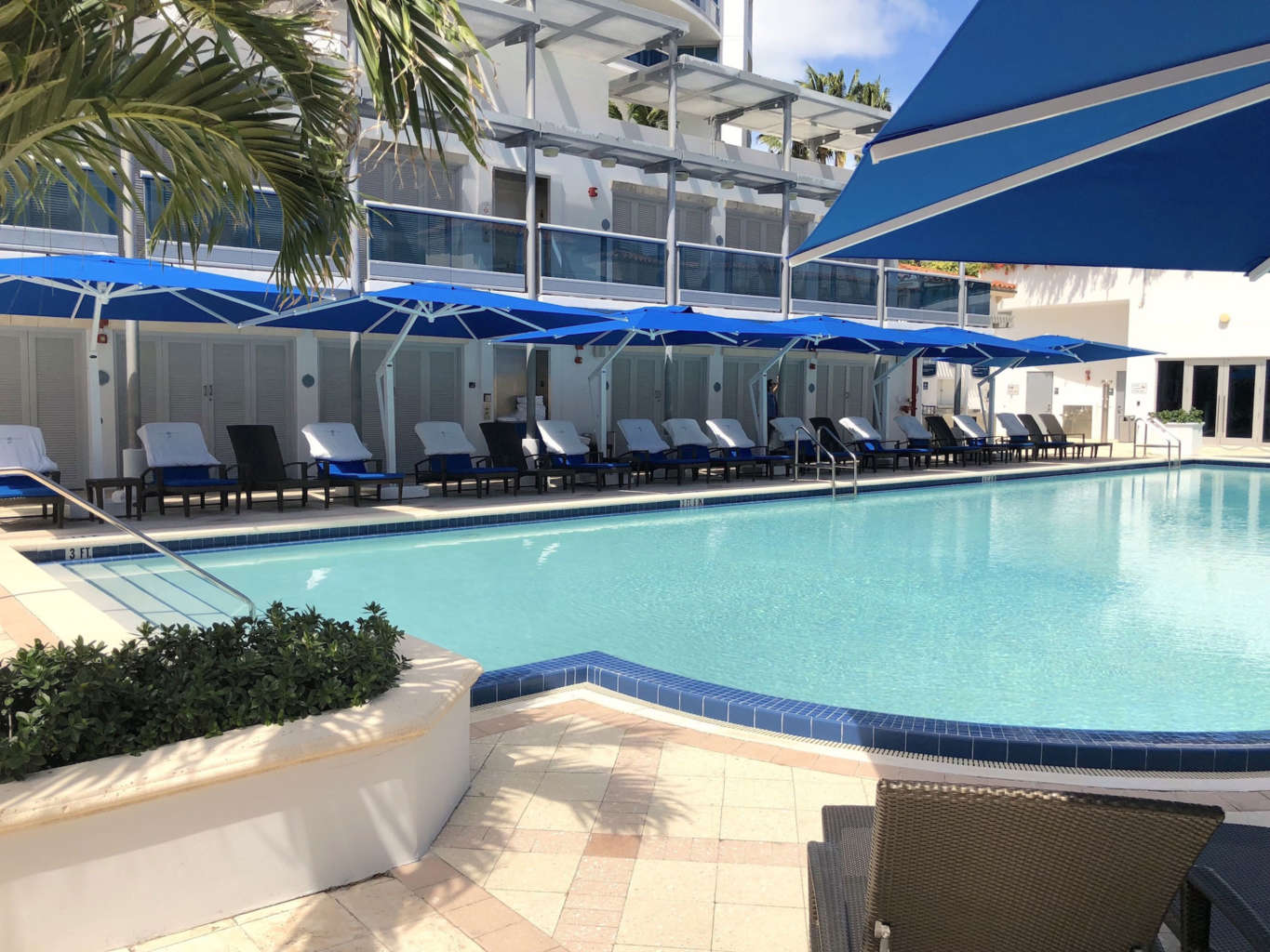 Commercial Cantilever Umbrellas