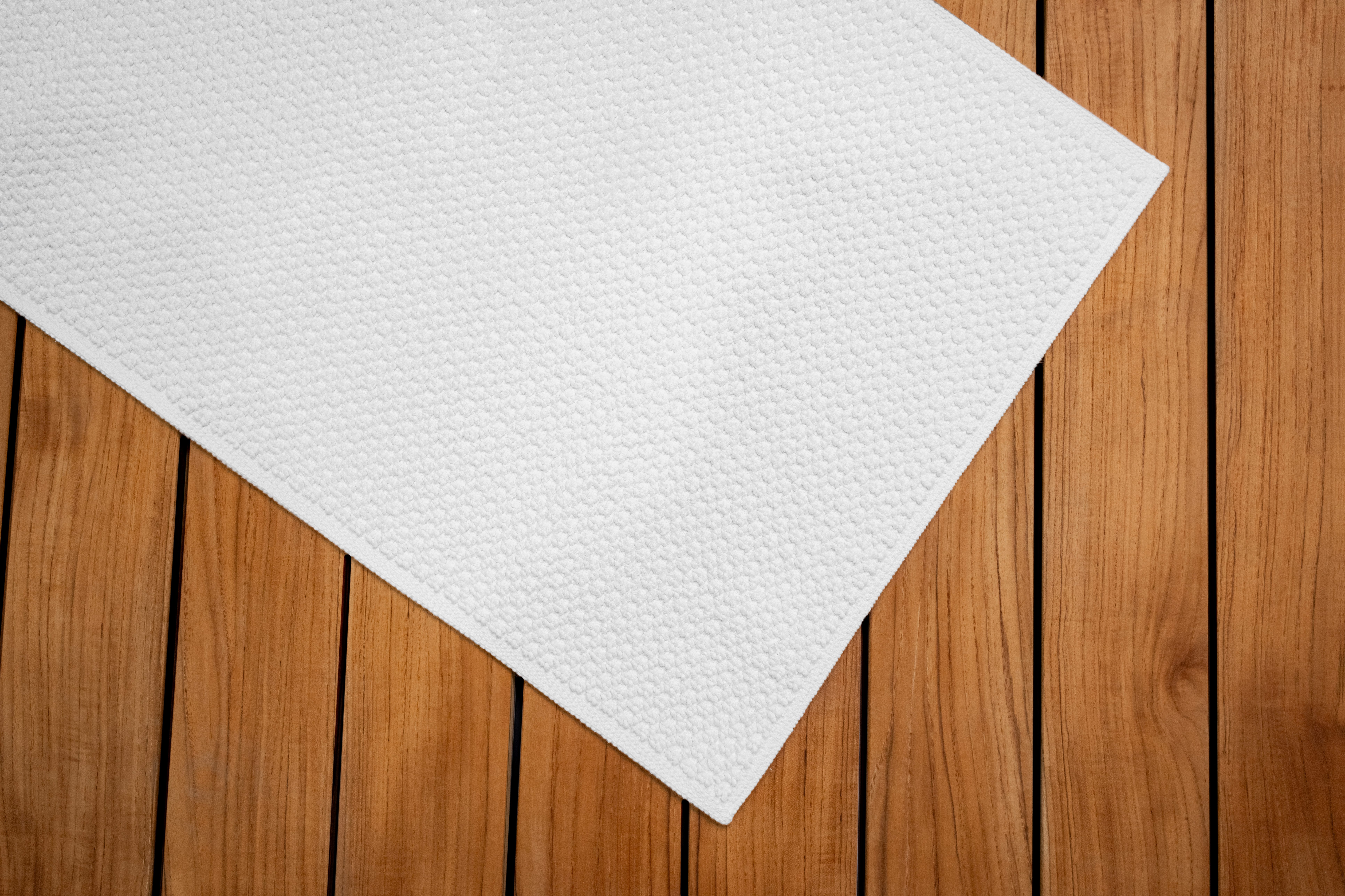 Step into luxury with the Spugna Collection bathrugs, where sophistication meets comfort for a spa-like experience in your bathroom.