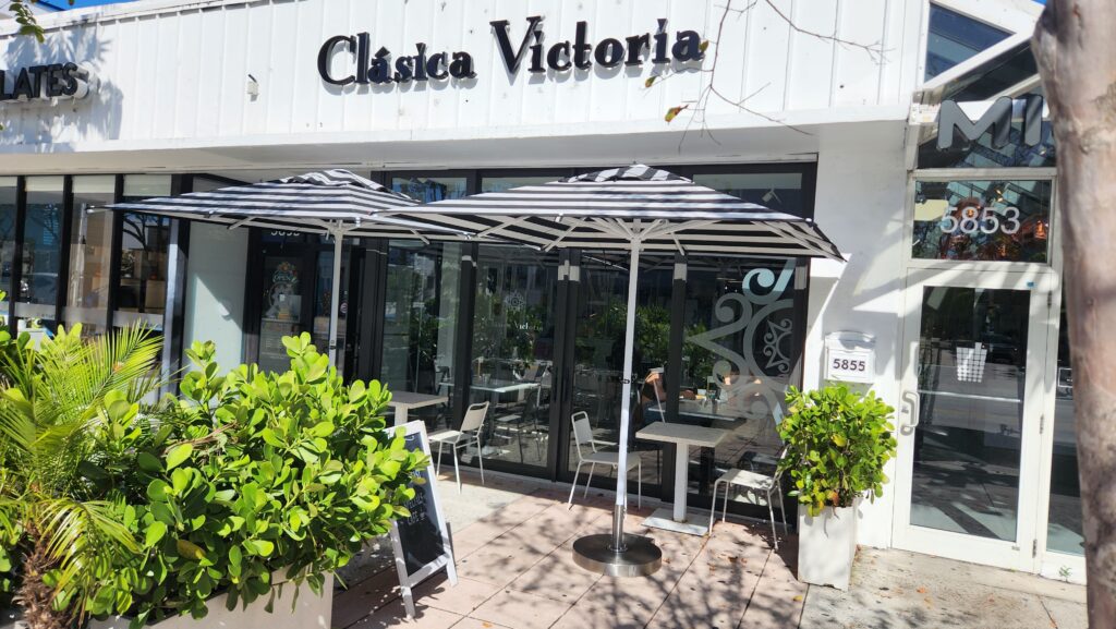 Discover the essence of Clasica Victoria with our Enzo Collection Center Post Umbrellas, offering both style and sun protection.